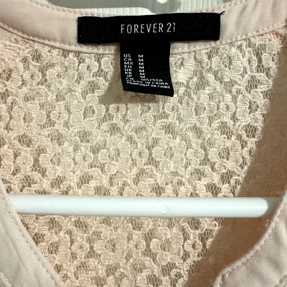 Floral Lace Sleeveless Blouse - Picture 3 of 6